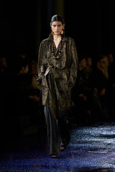 Look 18